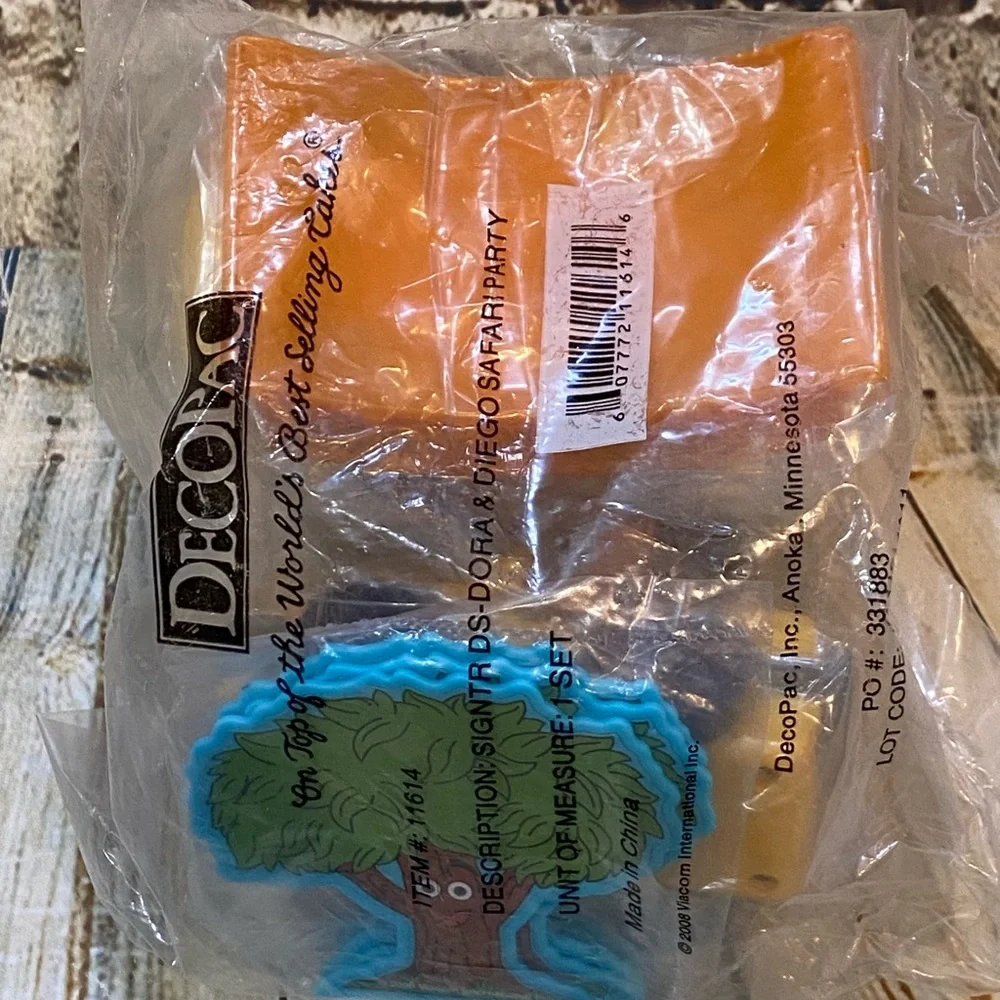 DecoPac Dora The Explorer Cake Topper Set Brand New in Package birthday